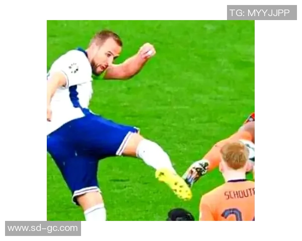 西甲激战：多特蒙德与热刺1比1平局引发争议判罚引发全场热议